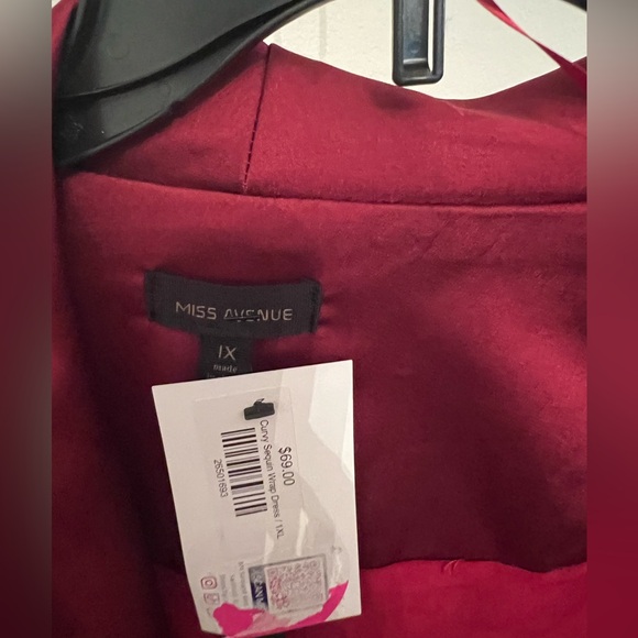 NWT RED SEQUINED  DRESS. Beautiful for Christmas, Valentines or just going out. - Picture 5 of 7